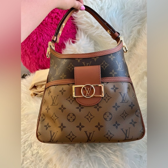 ❣️❣️❣️SOLD on IG❣️❣️❣️ Dauphine Hobo PM 2 way reverse monogram - Picture 6 of 10